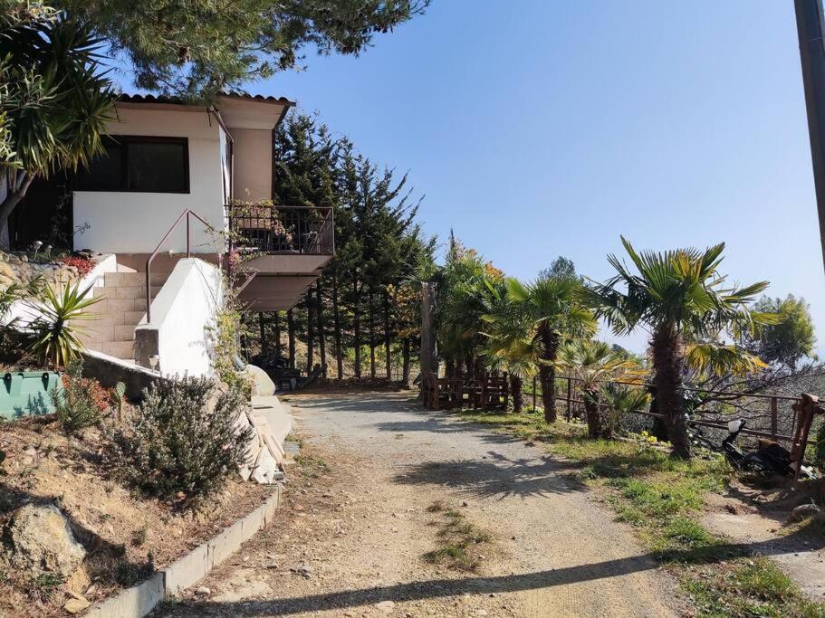 Гостевой дом Detached House With Garden And Sea View Санремо Экстерьер фото